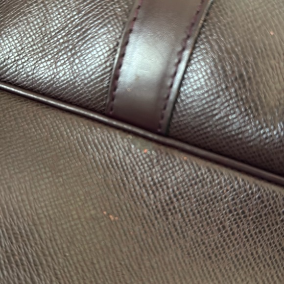 Authentic Louis Vuitton Vintage Taiga Kendall - Burgundy - Picture 5 of 16